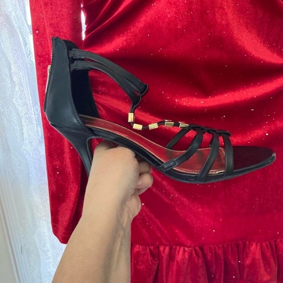 Black and Gold Strappy Sandals Dressbarn 8 - Picture 4 of 6